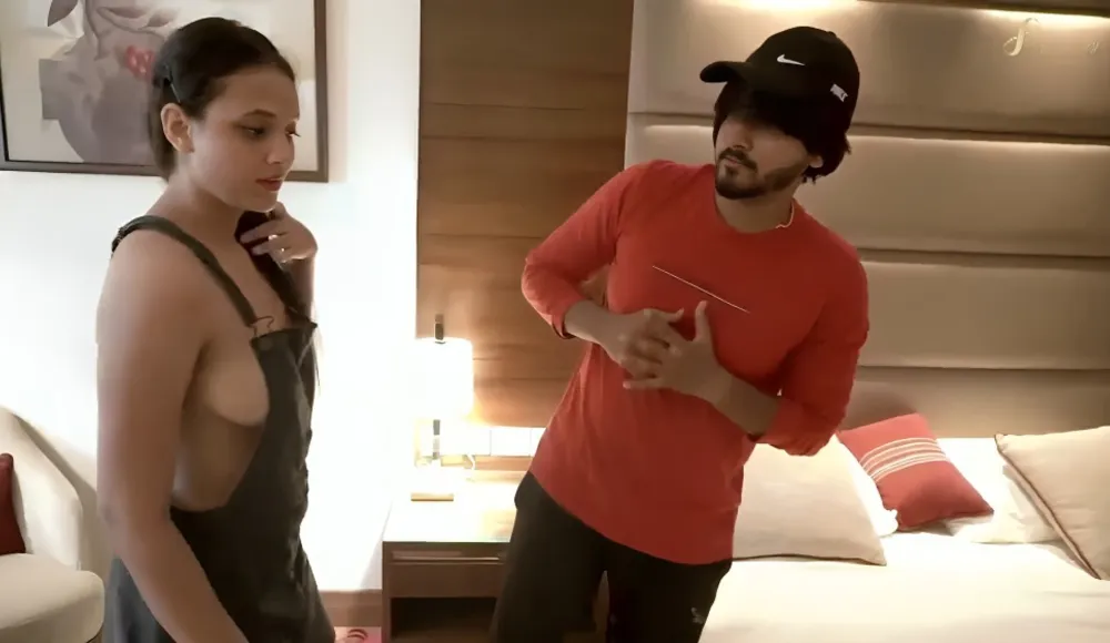 Extremely Cute Actress Latest Most Exclusive Innocent Lady Enjoyed By Room Service Boy Blowjob Fu...