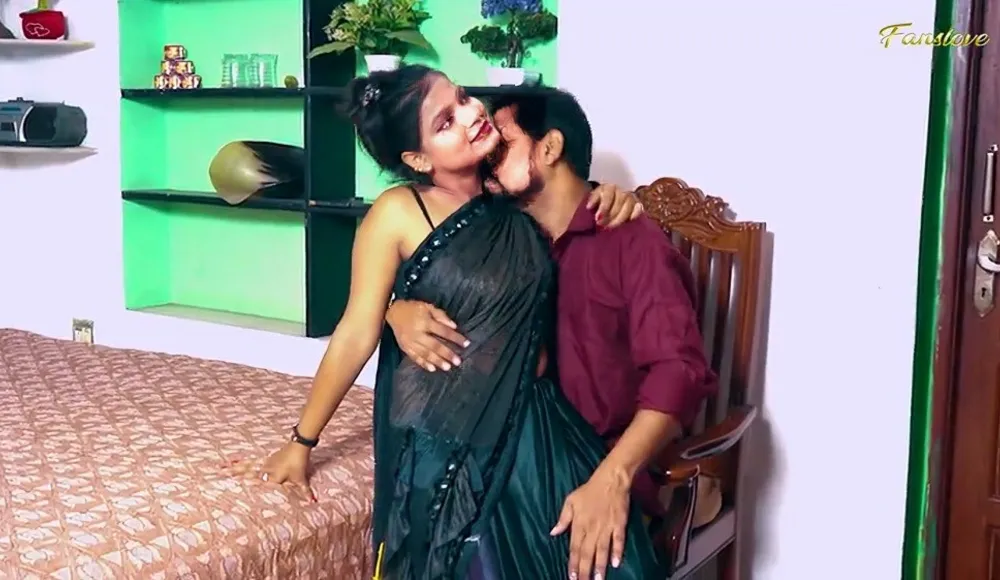 Desi Girl Offered Her Boobs And Pussy To Her Tenant For Not Paying Rent