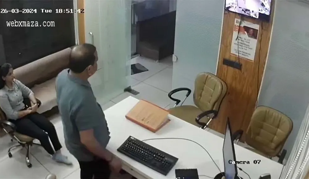 Manager In Office Cctv Cam Recorded 2+ 3 Videos