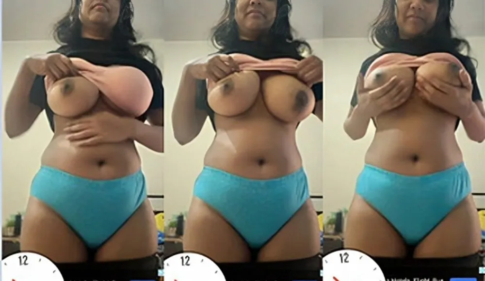 Sexy Indian Mall Shows Her Big Boobs