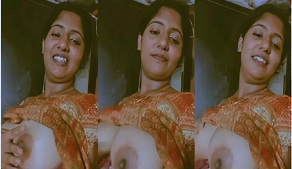 Sexy Indian Aunty Shows Her Big Boobs