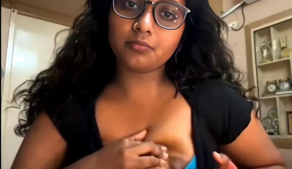 Tamil Insta Model Arya Pradhosa Nipple Shown Content