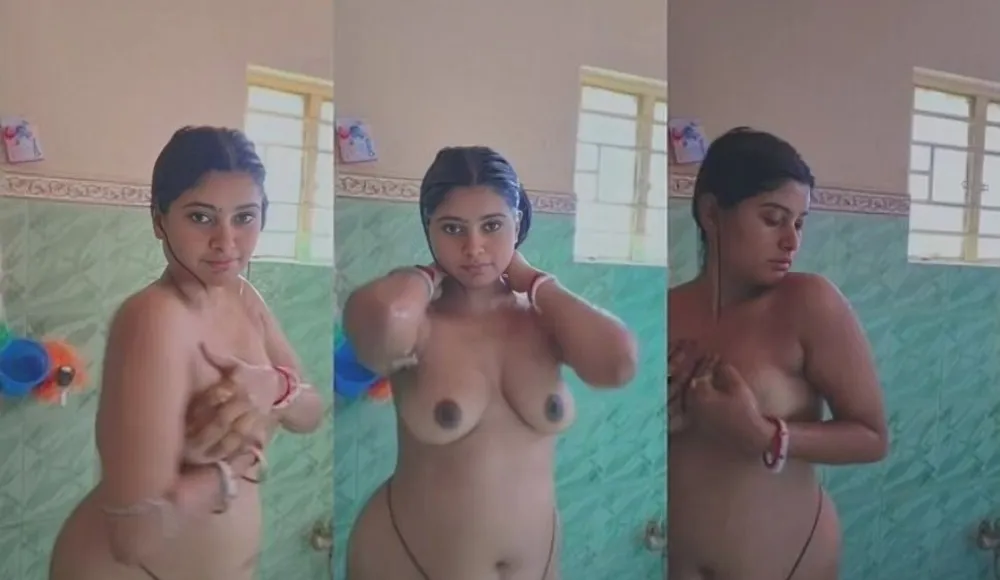 Sexy Indian Boudi Bathing