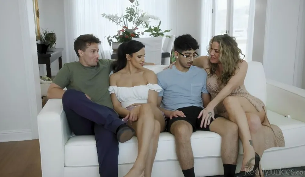 Mommy Swap 4 - Deep Inside A Hot Mom [RealityJunkies] Penny Barber