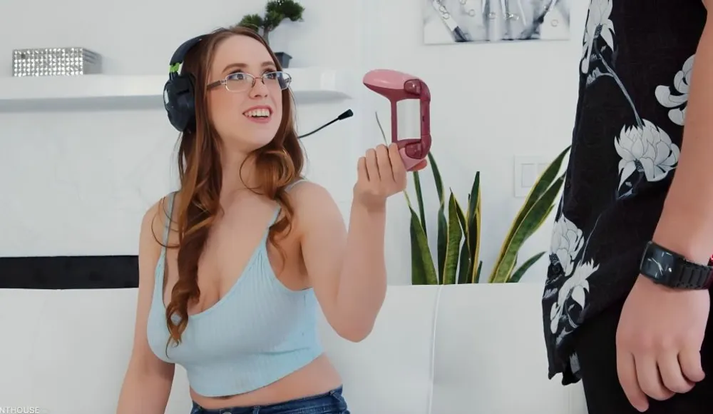 Jackie Hoff Rides His Joystick [PentHouse] Jackie Hoff