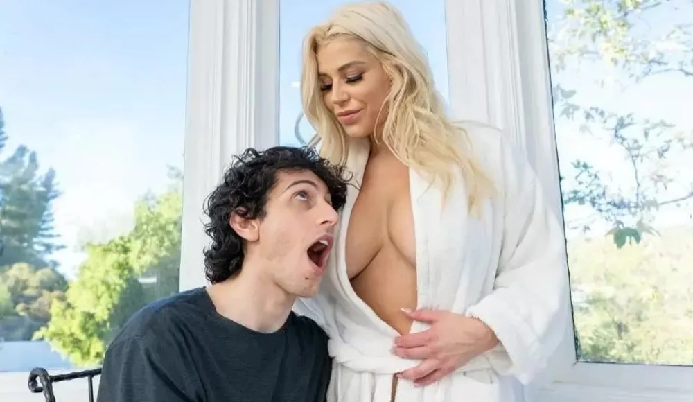 Stepmoms Hot Toys Spencer Scott