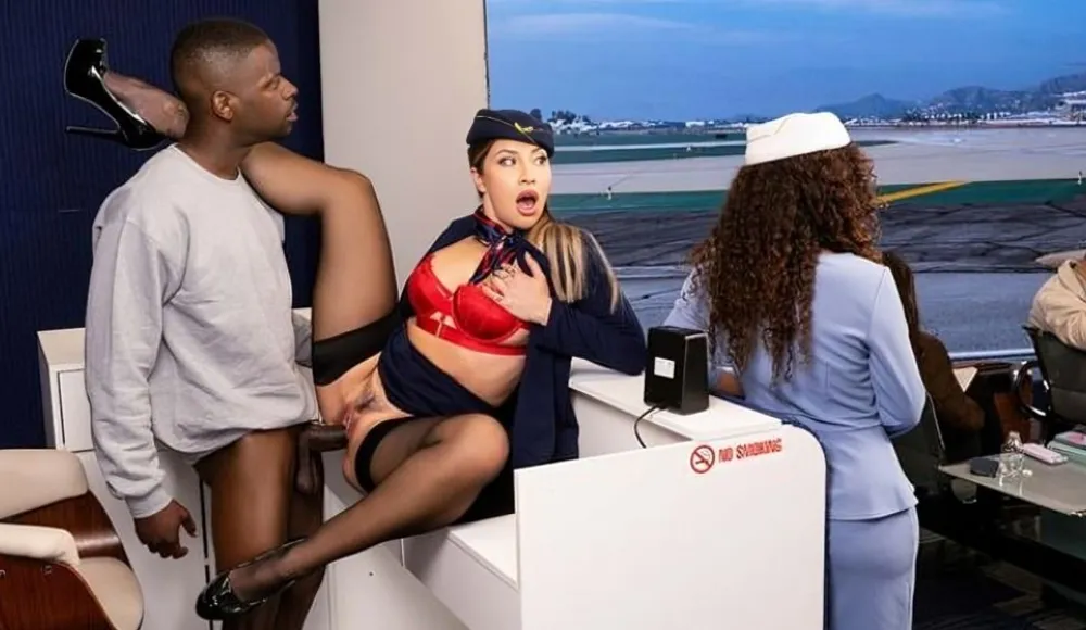 [Brazzers] Melissa Stratton, Aleksa Mink - Airport Lounge Lizards Get Lucky - Part 1