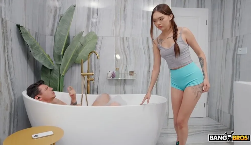 [BangBros] Kwini Kim - Naughty Stepdaughter