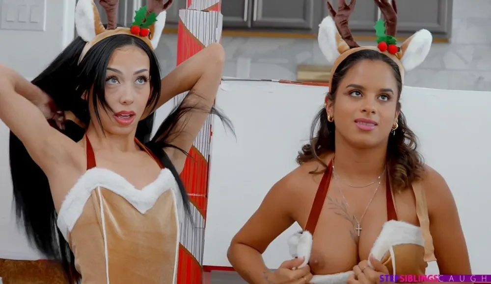 Bianca Bangs, Isabella Jules - Im Going To Ride You Like A Reindeer Stepbro - S30-E9