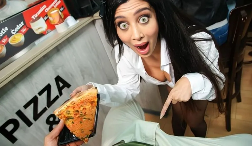 [LatinaMilf] Marina Maya - Big Tip For The Waitress