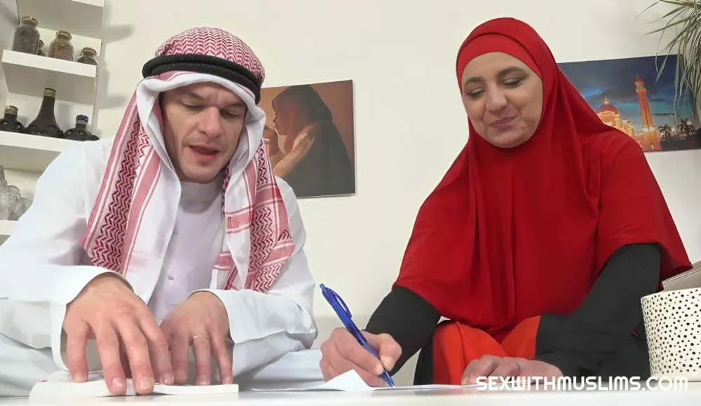 [SexWithMuslims] Livia Venom - Black Stockings And Lace Are Hidden Under The Hijab