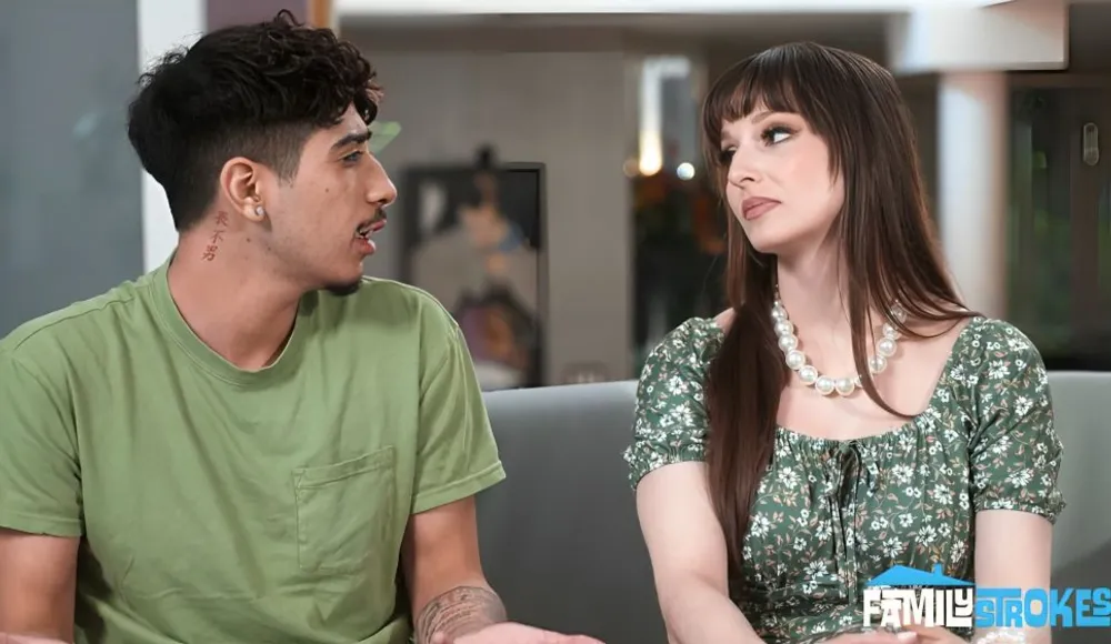 [PervMom] Lexi Luna Vs Lana Smalls, Part 1 - She Fucks Better Than My Girlfriend. ("mom Vs Gf" Sp...