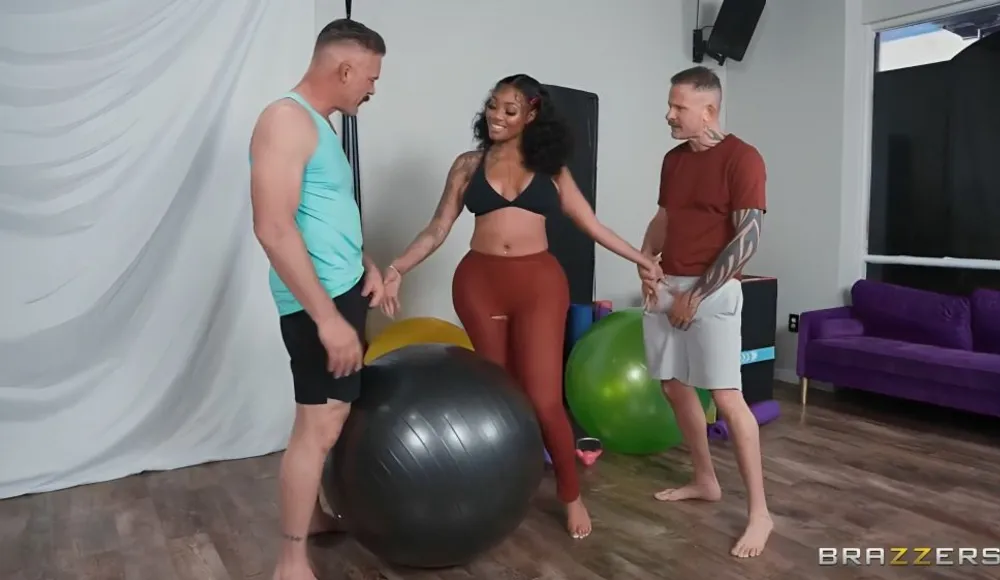 [Brazzers] Litty Britty - Yoga Class Premium Seating