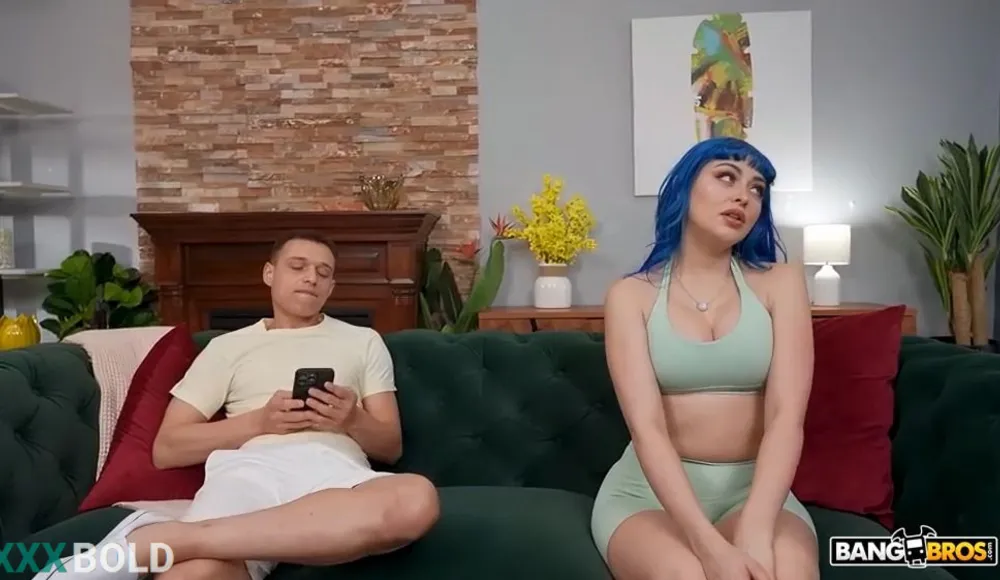 [BangBros] Jewelz Blu Surprises Roommate With Pussy