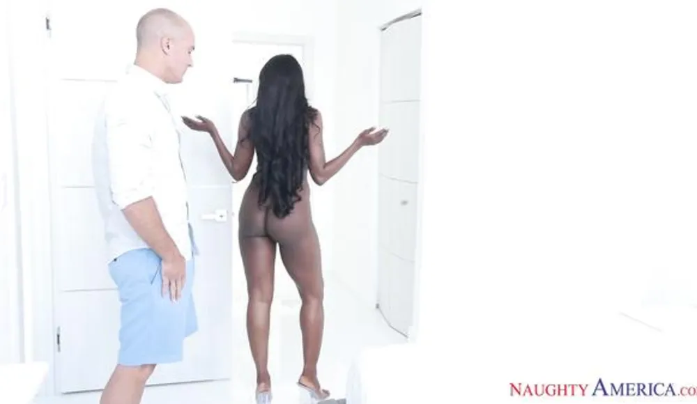 Luxurious 50-year-old woman Diamond Jackson loves ebony big white dicks