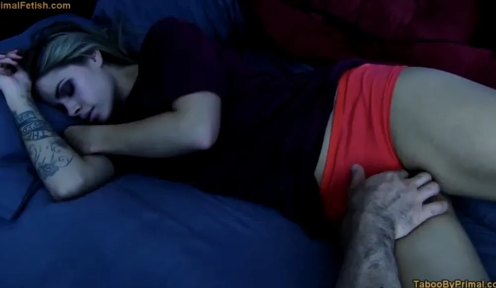 Jessa Rhodes - Pervert fucks his stepsister's pussy while she sleeps